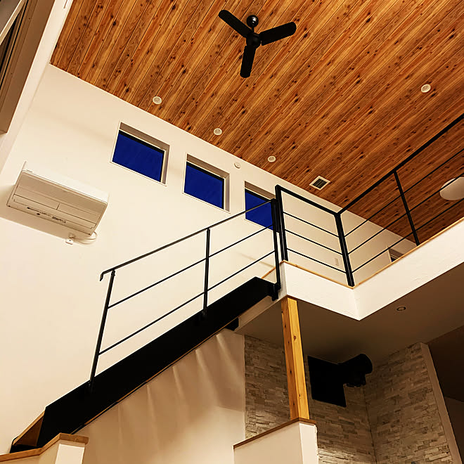 珪藻土の壁 リビング階段 薪ストーブのある暮らし 吹き抜けリビング リビングのインテリア実例 07 26 16 00 02 Roomclip ルームクリップ