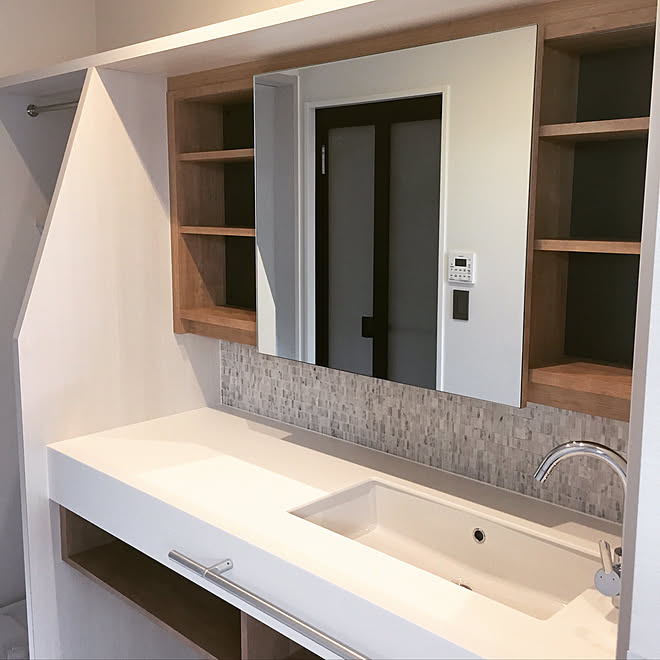 バス トイレ 人工大理石カウンター タイルの洗面所 鏡収納 造作 などのインテリア実例 17 08 25 09 42 36 Roomclip ルームクリップ