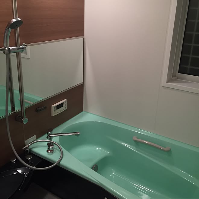 バス トイレ 連投すみません カウンター黒 緑色 緑色の浴槽 などのインテリア実例 16 12 26 09 31 49 Roomclip ルームクリップ