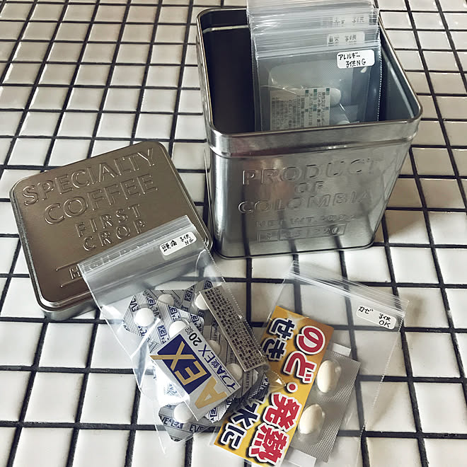 キッチン ジップロック活用 ブリキの缶 セリアの入れ物 薬箱 などのインテリア実例 18 10 27 14 10 21 Roomclip ルームクリップ