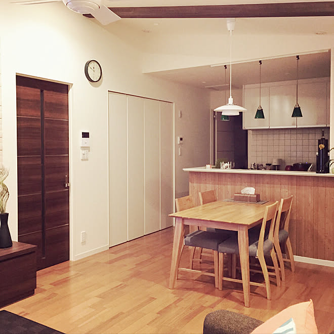 リビング ナチュラルインテリア 壁紙diy 勾配天井のリビング 一軒家 などのインテリア実例 18 02 19 00 12 16 Roomclip ルームクリップ