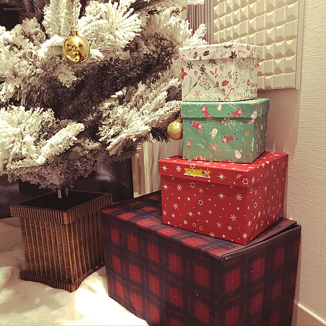 リビング ダイソー プレゼントボックス クリスマスプレゼント 雑貨 などのインテリア実例 18 12 17 14 35 24 Roomclip ルームクリップ