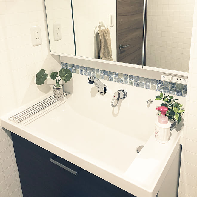 バス トイレ タイルシール 洗面所 ピアラ リクシルの洗面台 などのインテリア実例 18 02 18 22 38 44 Roomclip ルームクリップ