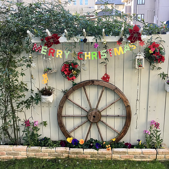 ベッド周り 車輪オブジェ 花壇 クリスマス パステルカラー などのインテリア実例 18 12 21 09 18 34 Roomclip ルームクリップ