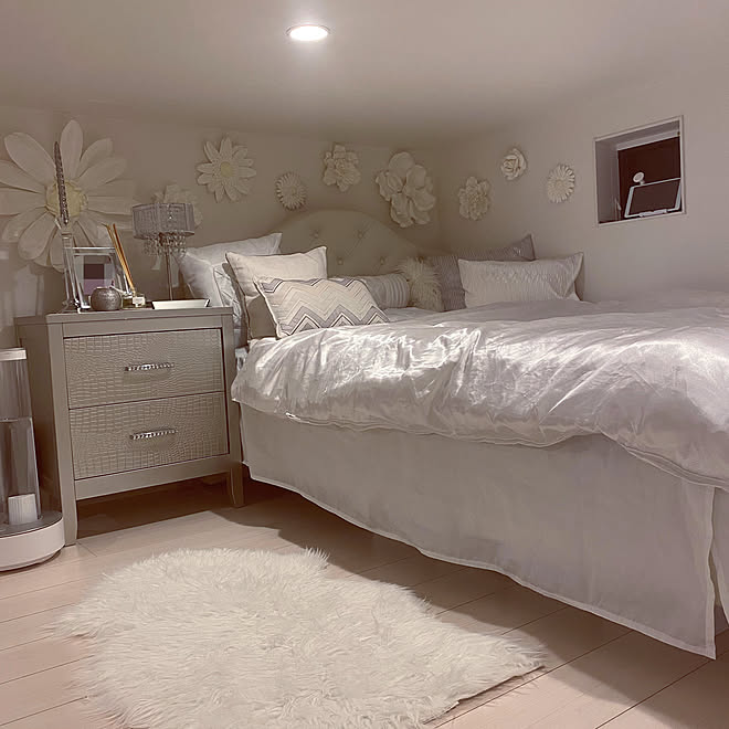 ホワイトインテリア ベッド周り 一人暮らし シルバーインテリア フランフラン などのインテリア実例 07 01 21 10 24 Roomclip ルームクリップ