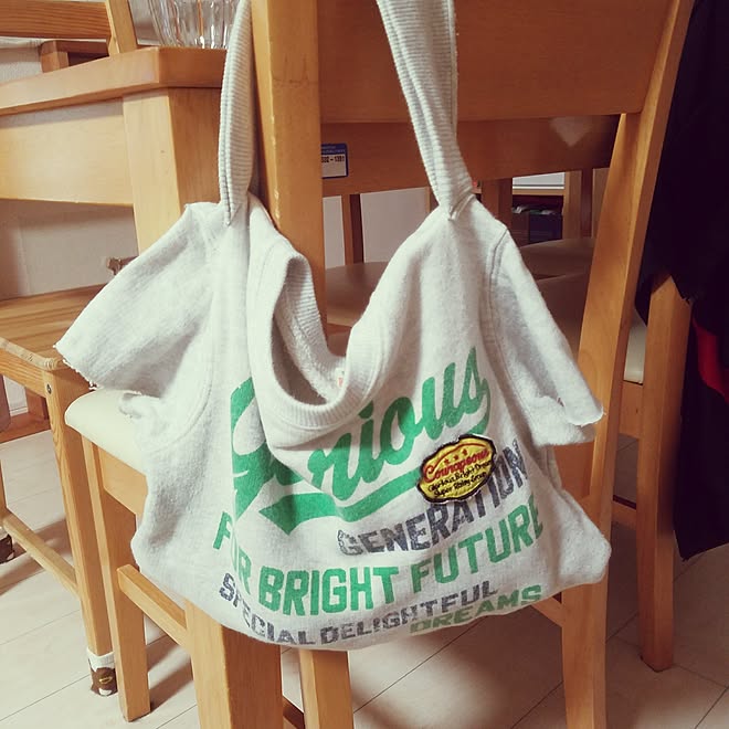 リメイク トレーナーリメイク 子供服 かばん 机のインテリア実例 17 05 03 23 33 13 Roomclip ルームクリップ