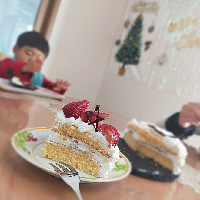 机 おやつ時間 クリスマスケーキ サンタのケーキ 生クリーム などのインテリア実例 12 21 09 54 Roomclip ルームクリップ