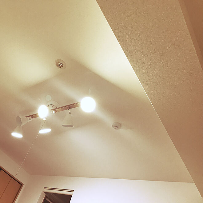 壁 天井 一人暮らし ワンルーム 照明 安くてもおしゃれ などのインテリア実例 17 10 22 19 38 30 Roomclip ルームクリップ