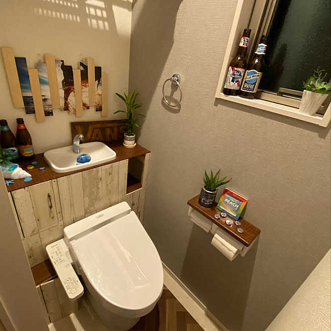 サーフスタイル トイレのインテリア カリフォルニアスタイル インテリアグリーン タンクレス風トイレdiy などのインテリア実例 11 27 09 48 Roomclip ルームクリップ