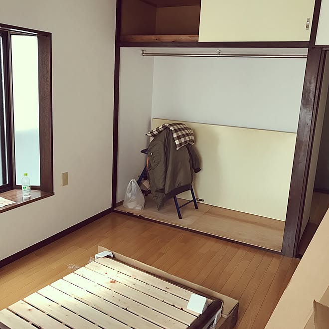 ベッド周り アンティーク風 脚立 押入れ改造 アースカラー などのインテリア実例 17 03 01 14 32 40 Roomclip ルームクリップ