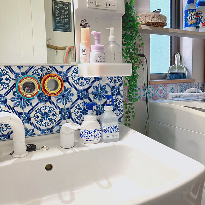 タイル柄リメイクシート ダイソーリメイクシート 洗面台リメイク 暮らしになじむ ビオレu などのインテリア実例 22 03 04 18 22 16 Roomclip ルームクリップ