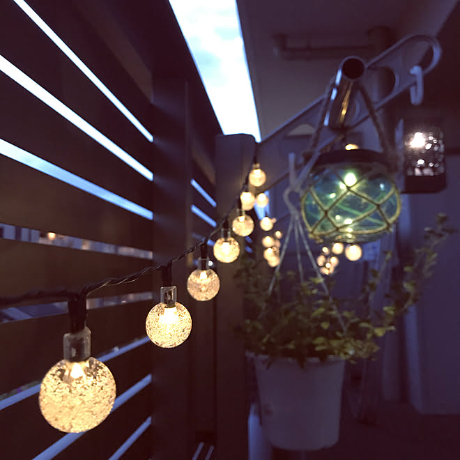 団らんスペース ストリングライト 子供のいる暮らし ニトリ 花のある暮らし などのインテリア実例 07 12 19 30 46 Roomclip ルームクリップ