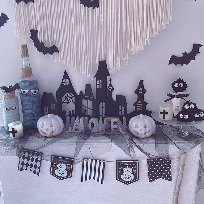 流木 モノトーンハロウィンディスプレイ モノトーンハロウィン コウモリ 色画用紙 などのインテリア実例 21 10 09 10 05 11 Roomclip ルームクリップ
