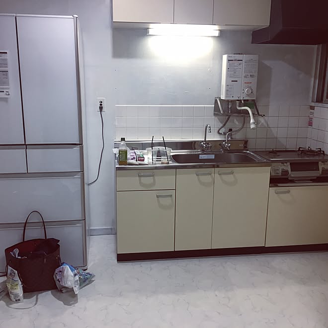 キッチン クッションフロア大理石調 リメイクシート 大理石風 Diy 団地 Diy などのインテリア実例 17 06 23 34 42 Roomclip ルームクリップ