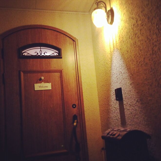 玄関 入り口 ドア 玄関ドア ポスト 外灯 などのインテリア実例 14 12 18 19 13 47 Roomclip ルームクリップ