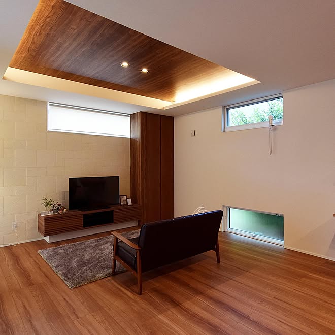 間接照明 ウォールナット 折り上げ天井 造作テレビボード 造作テレビ台 などのインテリア実例 08 18 12 40 11 Roomclip ルームクリップ