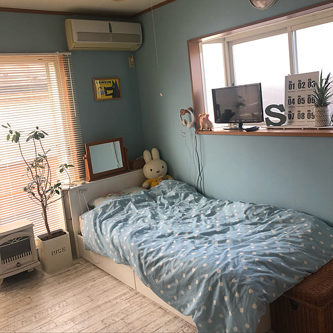 北欧イメージ ブラインド ニトリ 水色の壁紙 壁紙屋本舗 娘部屋 などのインテリア実例 19 04 15 08 08 31 Roomclip ルームクリップ
