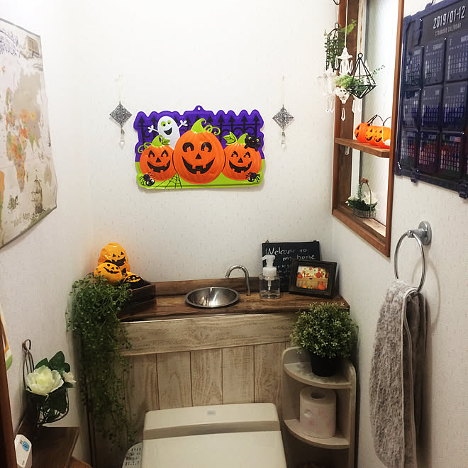 バス トイレ 壁紙屋本舗 流せるもん タンクレス風トイレdiy ハロウィン などのインテリア実例 18 10 26 06 30 15 Roomclip ルームクリップ