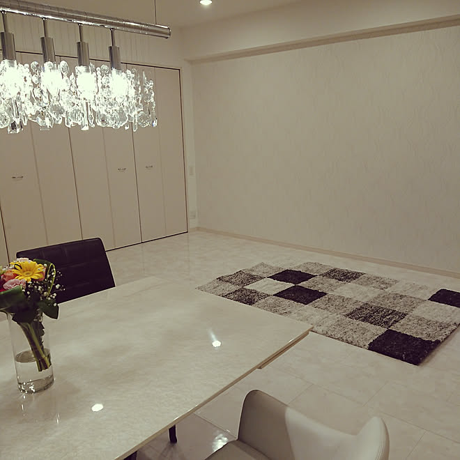 部屋全体 模様替え 白い壁紙 子どもと暮らす 働くママ などのインテリア実例 18 10 14 22 56 57 Roomclip ルームクリップ