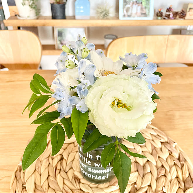 誕生日 3コインズ雑貨 キャンドゥ花瓶 モモナチュラルテーブル 花びん などのインテリア実例 21 07 13 08 48 48 Roomclip ルームクリップ