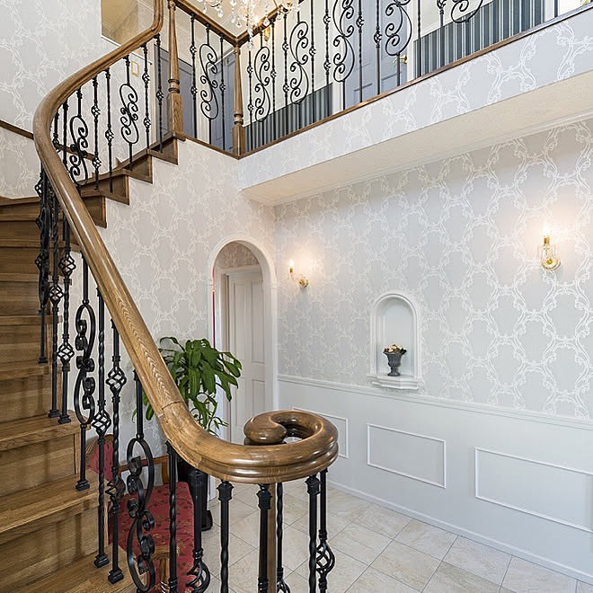 サーキュラー階段 アイアン階段 輸入住宅 ラグジュアリー 植物のある暮らし などのインテリア実例 19 04 29 17 37 57 Roomclip ルームクリップ