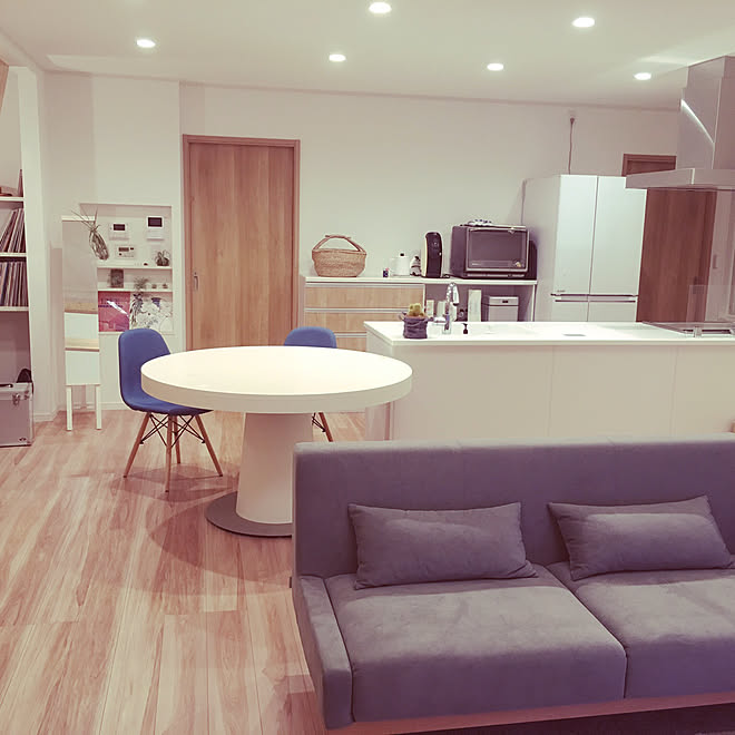 リビング グレーインテリア ソファー ダイニングテーブル アイランドキッチン などのインテリア実例 17 08 18 22 54 58 Roomclip ルームクリップ