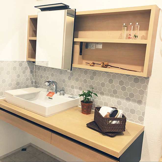 ミニヘキサゴンタイル サンゲツクッションフロア ベッセルタイプ ルミシス Lixil などのインテリア実例 03 30 22 30 48 Roomclip ルームクリップ