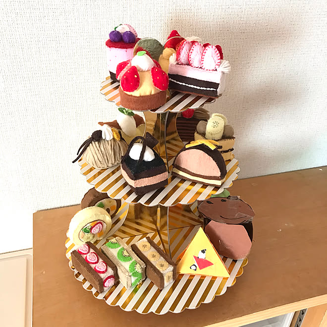 ケーキ フルーツサンド フェルトのおままごと ハンドメイド アフタヌーンティースタンド 棚のインテリア実例 21 05 26 08 57 07 Roomclip ルームクリップ