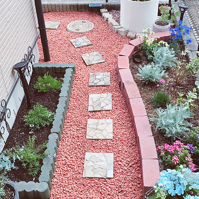 瓦チップ敷き 瓦チップ 音符ピック ガーデニング 花壇 などのインテリア実例 21 05 02 12 21 55 Roomclip ルームクリップ