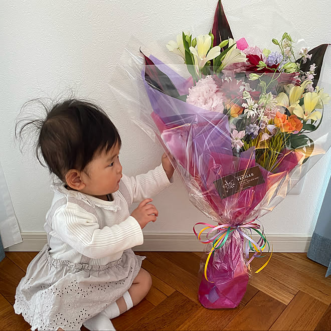 西海岸 花束のプレゼント 花束 赤ちゃんと暮らす ヘリンボーンの床 などのインテリア実例 21 04 25 05 09 40 Roomclip ルームクリップ
