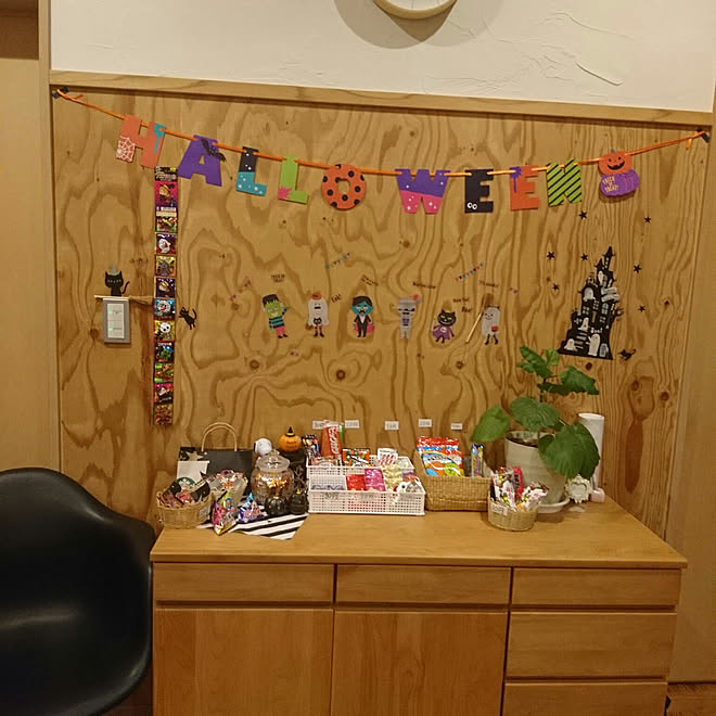 棚 ハロウィン 駄菓子屋さん ダイソー ウォールステッカー などのインテリア実例 09 13 21 47 03 Roomclip ルームクリップ