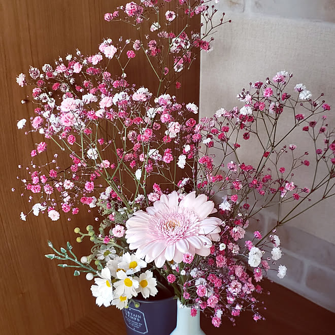 部屋全体 かすみ草 ガーベラ 小さいおうち いつも いいね をありがとうございます などのインテリア実例 11 11 32 43 Roomclip ルームクリップ