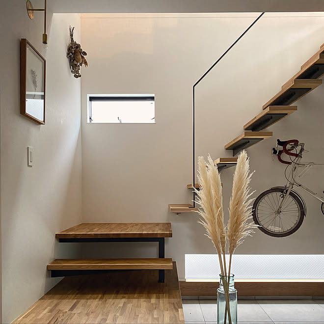 壁掛け自転車 パンパスグラス 鉄骨階段 片持ち階段 玄関 入り口のインテリア実例 19 10 26 22 21 26 Roomclip ルームクリップ