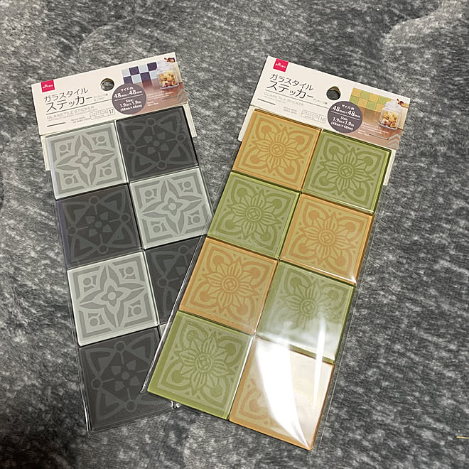 取り敢えず買っちゃいました ガラスタイルステッカー 新商品なんだろうか 久々にダイソーでお買い物 イベント参加します などのインテリア実例 02 21 00 18 28 Roomclip ルームクリップ