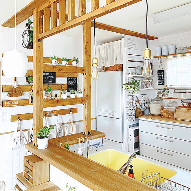 冷蔵庫横 ラブリコ 後付けペンダントライト 両面時計 キッチンカウンターdiy などのインテリア実例 04 11 21 18 26 Roomclip ルームクリップ