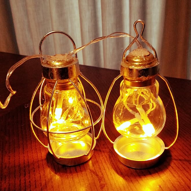 机 １００均 Ledライト セリア 電球瓶 などのインテリア実例 16 11 28 21 11 49 Roomclip ルームクリップ