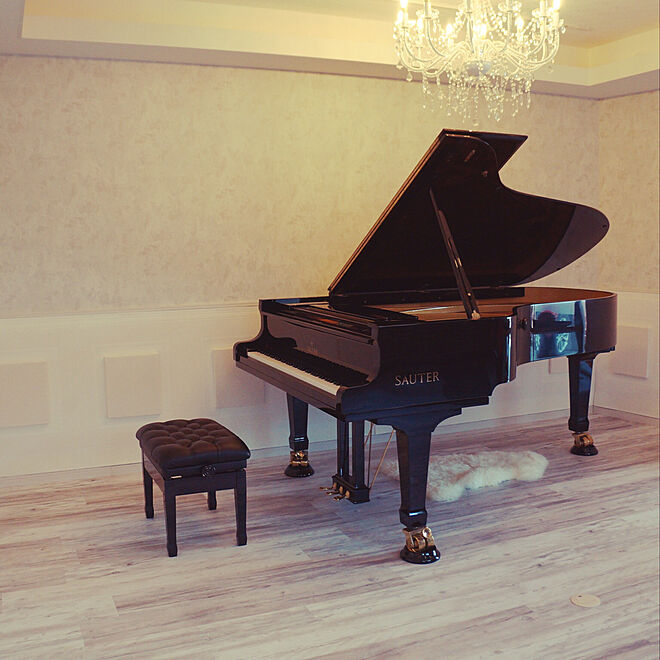 グランドピアノ シャンデリア 壁紙 部屋全体のインテリア実例 21 12 17 16 37 36 Roomclip ルームクリップ
