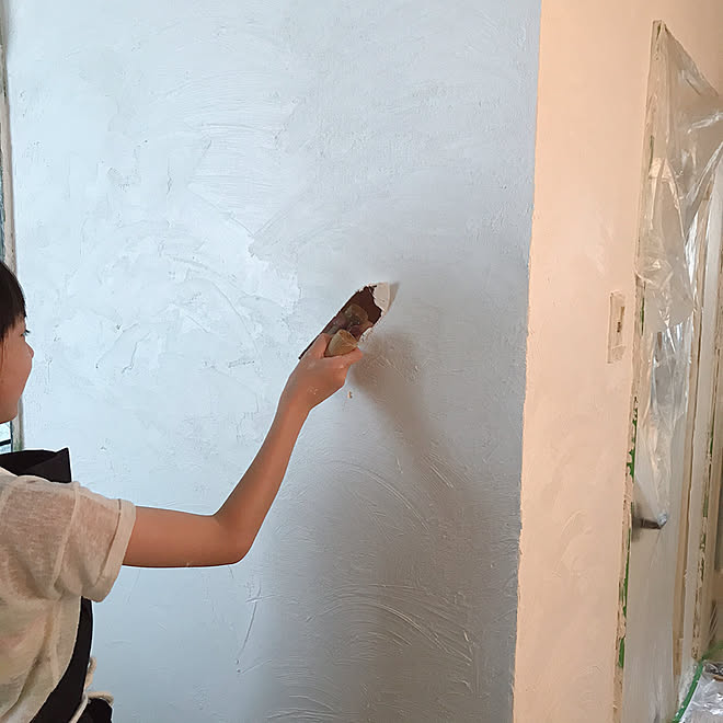 Morumoru ニッペホームプロダクツ しっくい壁diy 漆喰壁diy ねこのいる日常 などのインテリア実例 07 24 00 10 18 Roomclip ルームクリップ