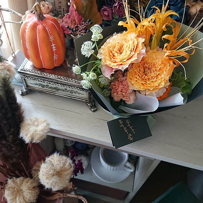 棚 ハロウィン ブーケ そのまま飾れる 日比谷花壇 などのインテリア実例 21 10 26 21 06 30 Roomclip ルームクリップ