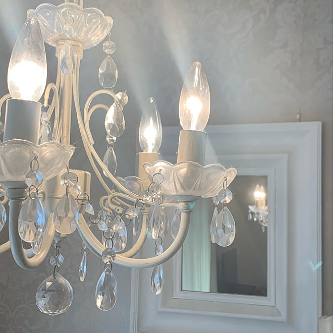 シャンデリア 海外インテリアに憧れる 鏡 ダイニング 壁紙 などのインテリア実例 04 19 18 04 43 Roomclip ルームクリップ