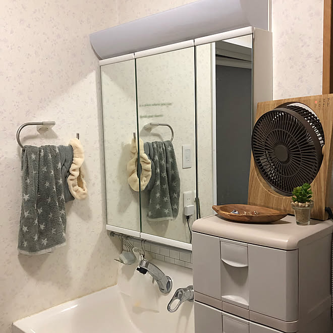 洗面所 扇風機 サーキュレーター いつもいいねやコメントありがとう バス トイレのインテリア実例 07 19 10 23 46 Roomclip ルームクリップ