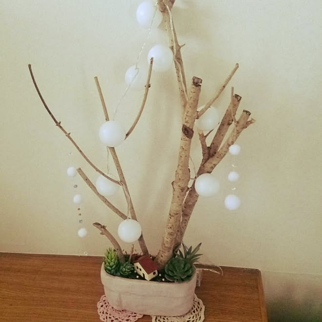玄関 入り口 Diy 木の枝ディスプレイ イルミネーションライト 100均 などのインテリア実例 16 06 05 10 09 49 Roomclip ルームクリップ