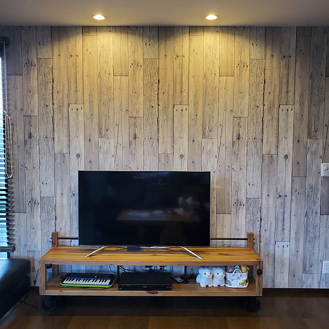 壁 天井 木目調壁紙 テレビボード 古材 アイアンのインテリア実例 21 09 22 17 05 49 Roomclip ルームクリップ 壁 天井 木目調壁紙 テレビボード 古材 アイアンのインテリア実例 21 09 22 17 05 49 Roomclip ルームクリップ