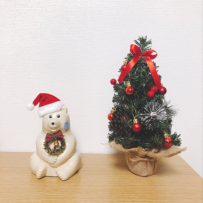 クリスマスリース 首飾り しろくま貯金箱 Coucou 300円ショップ などのインテリア実例 2018 11 25 22 55 56 Roomclip ルームクリップ