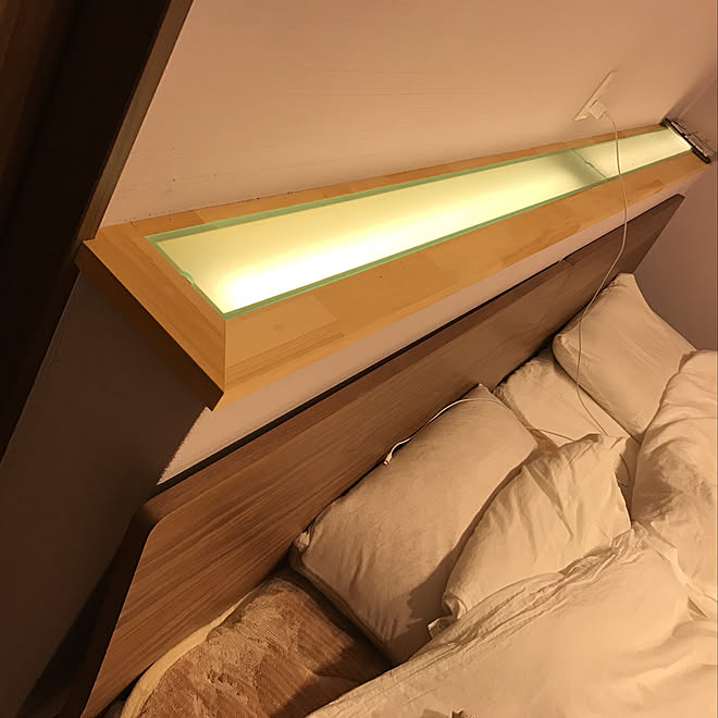 ベッド周り 間接照明 ベッド 白い寝室 無印良品 などのインテリア実例 17 11 02 19 00 21 Roomclip ルームクリップ