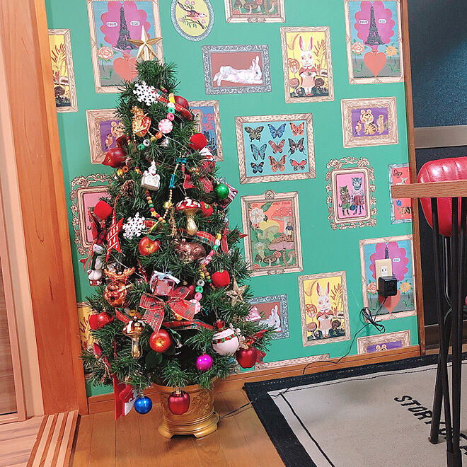 クリスマスツリー1cm クリスマスツリー 派手な壁紙 ナタリーレテの壁紙 カラフル などのインテリア実例 21 12 07 21 26 57 Roomclip ルームクリップ