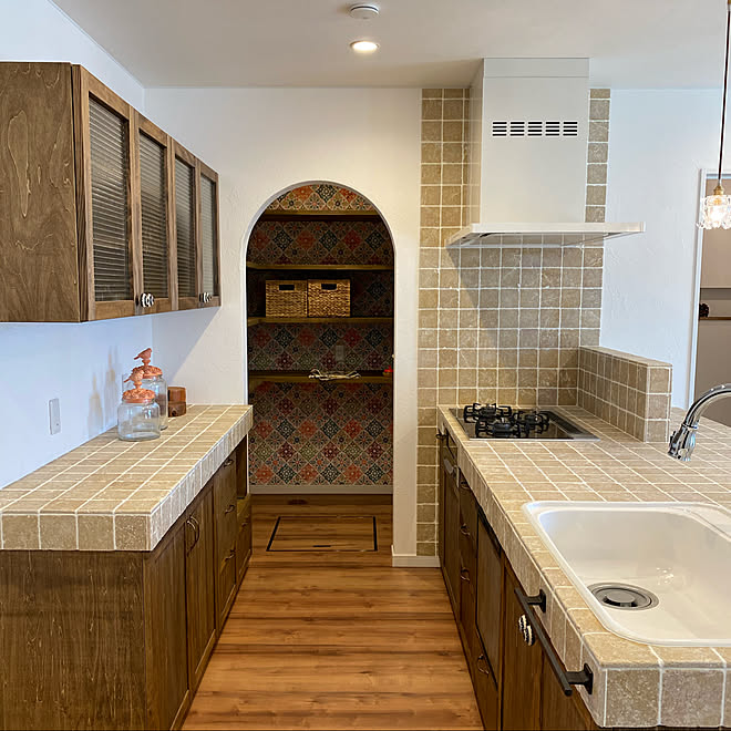 天然石カウンターのキッチン 大理石タイルのオーダーキッチン 自然素材の家 ナチュラルな暮らし ナチュラルな家 などのインテリア実例 08 11 33 41 Roomclip ルームクリップ