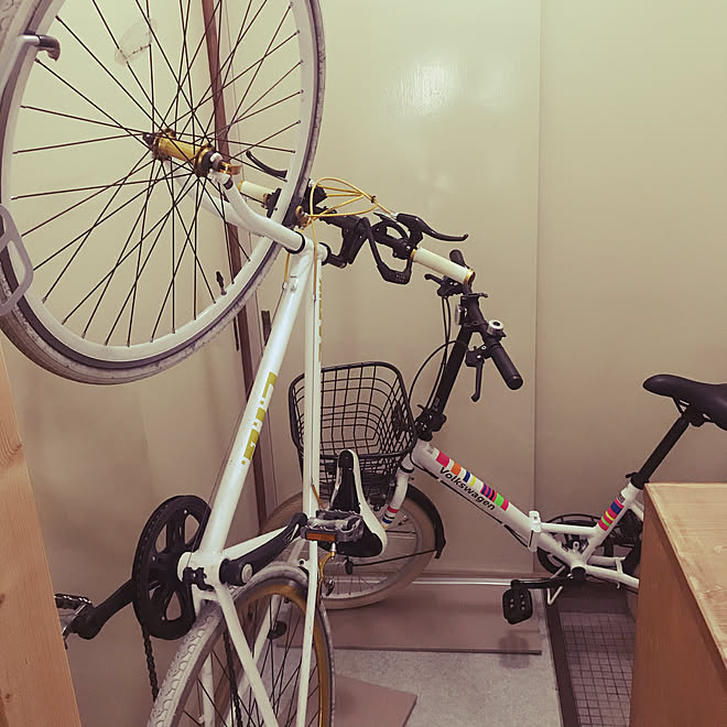 自転車壁掛け ディアウォール いいね ありがとうございます ふたり暮らし 狭小 築古 賃貸 などのインテリア実例 10 08 09 34 50 Roomclip ルームクリップ