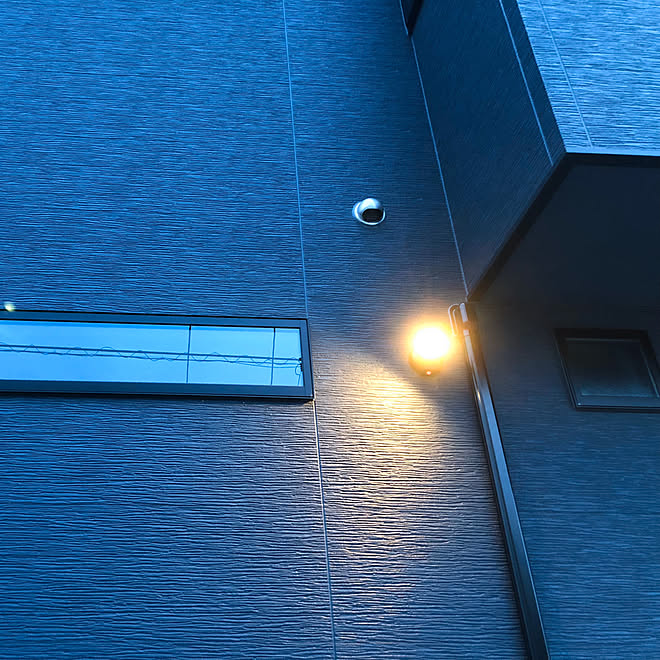 ライトアップ 駐車場の照明 駐車場 外灯 センサーで点灯 などのインテリア実例 04 19 00 38 18 Roomclip ルームクリップ