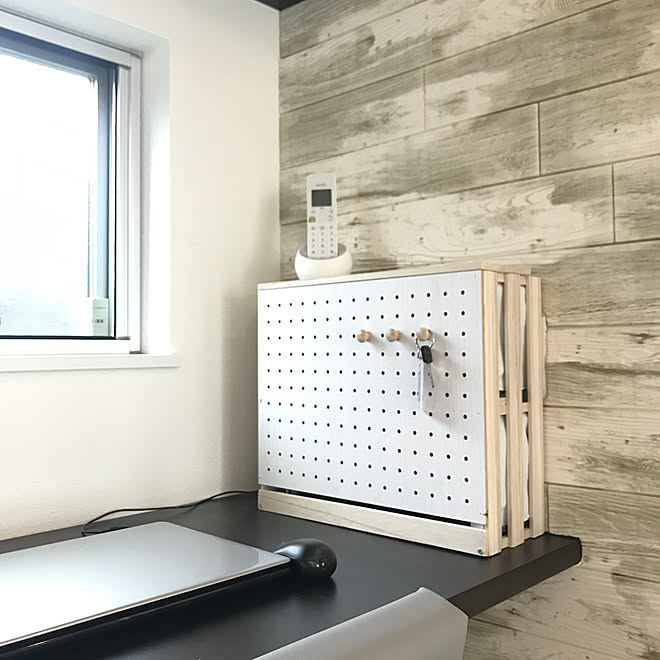 パンチングボードdiy ルーター隠し モデム隠し もたない暮らし ミニマルライフ などのインテリア実例 09 17 14 48 37 Roomclip ルームクリップ